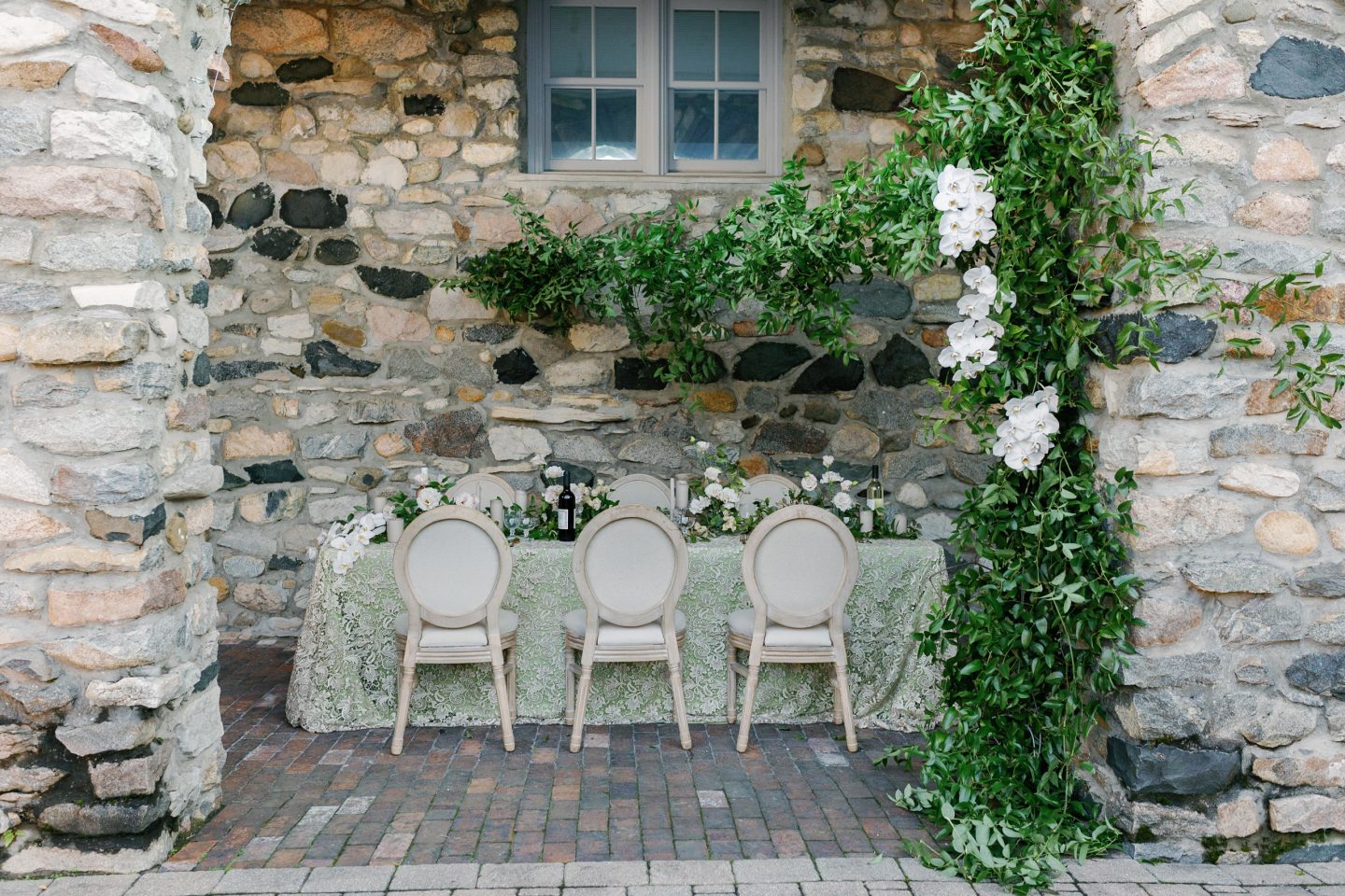 Wedding table scape at castle farms 